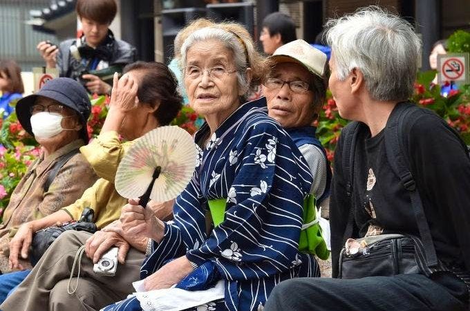 Le Japon en tête du classement mondial des centenaires : une population vieillissante record