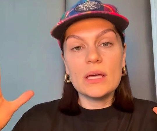 Jessie J reporte sa tournée cet automne pour subir une nouvelle intervention chirurgicale