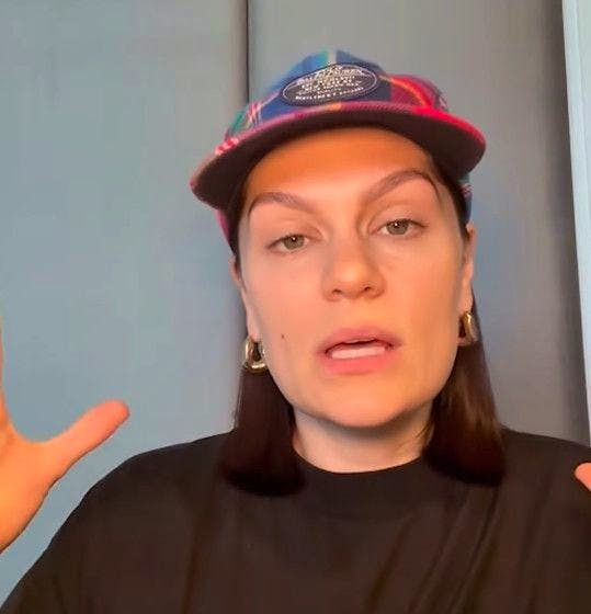 Jessie J reporte sa tournée cet automne pour subir une nouvelle intervention chirurgicale