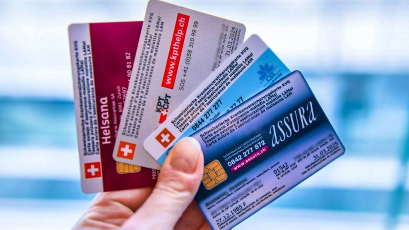 Hausse des primes maladie en 2026: réactions contrastées des partis et des syndicats