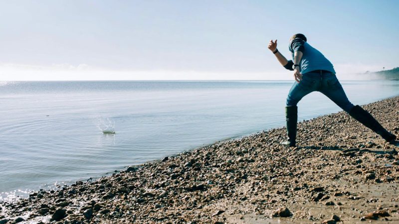 Tentatives de triche lors d’un concours international de ricochets sur l’île d’Easdale
