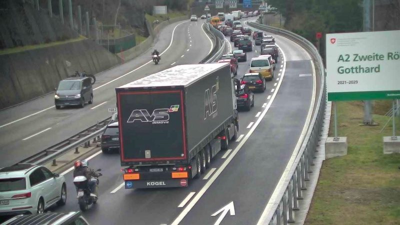 Taxe de transit en Suisse pour les véhicules en transit autour du Gothard : proposition et réactions