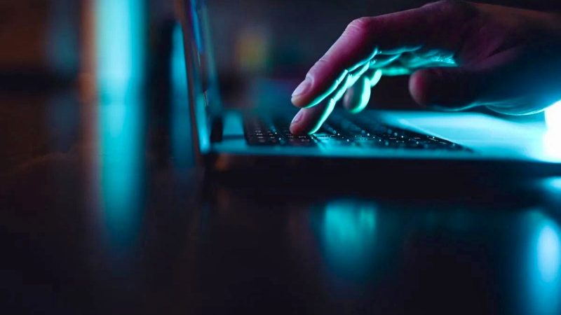 MI6 ouvre un portail sur le dark web pour recruter des espions, ciblant particulièrement la Russie
