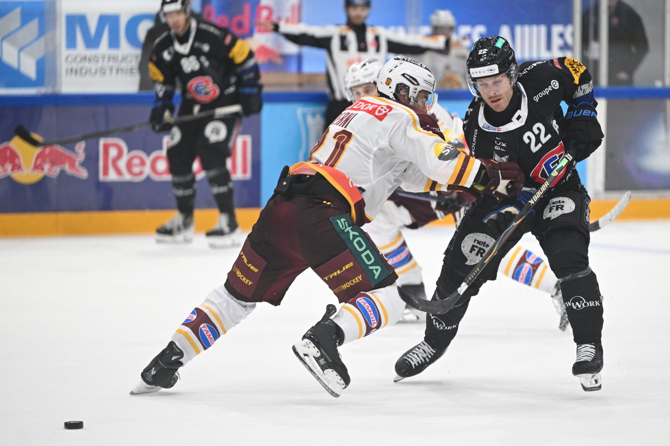 Derby suisse à la BCF Arena : Gottéron s’impose face à Genève-Servette