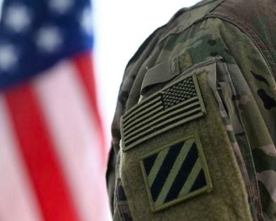 Hostilité envers les élus en Suisse : femmes, minorités et partis UDC/Verts en tête selon une étude zurichoise