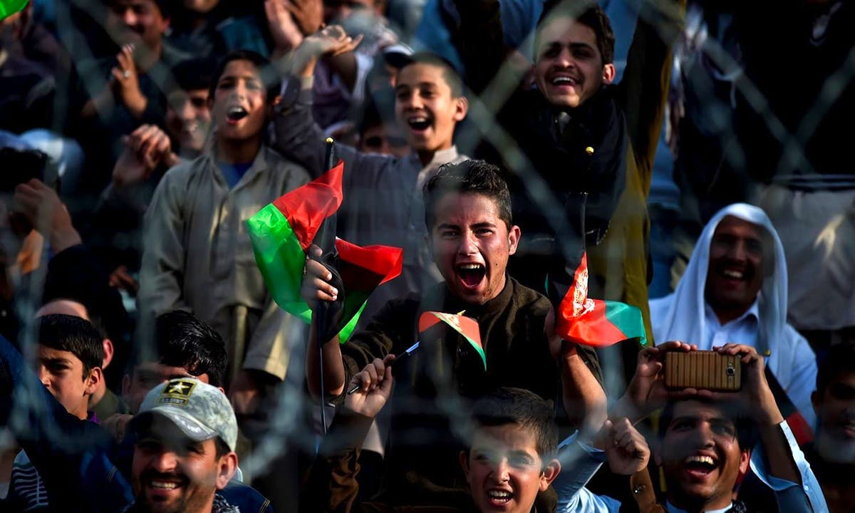 Des centaines d’Afghans en liesse pour le retour d’internet