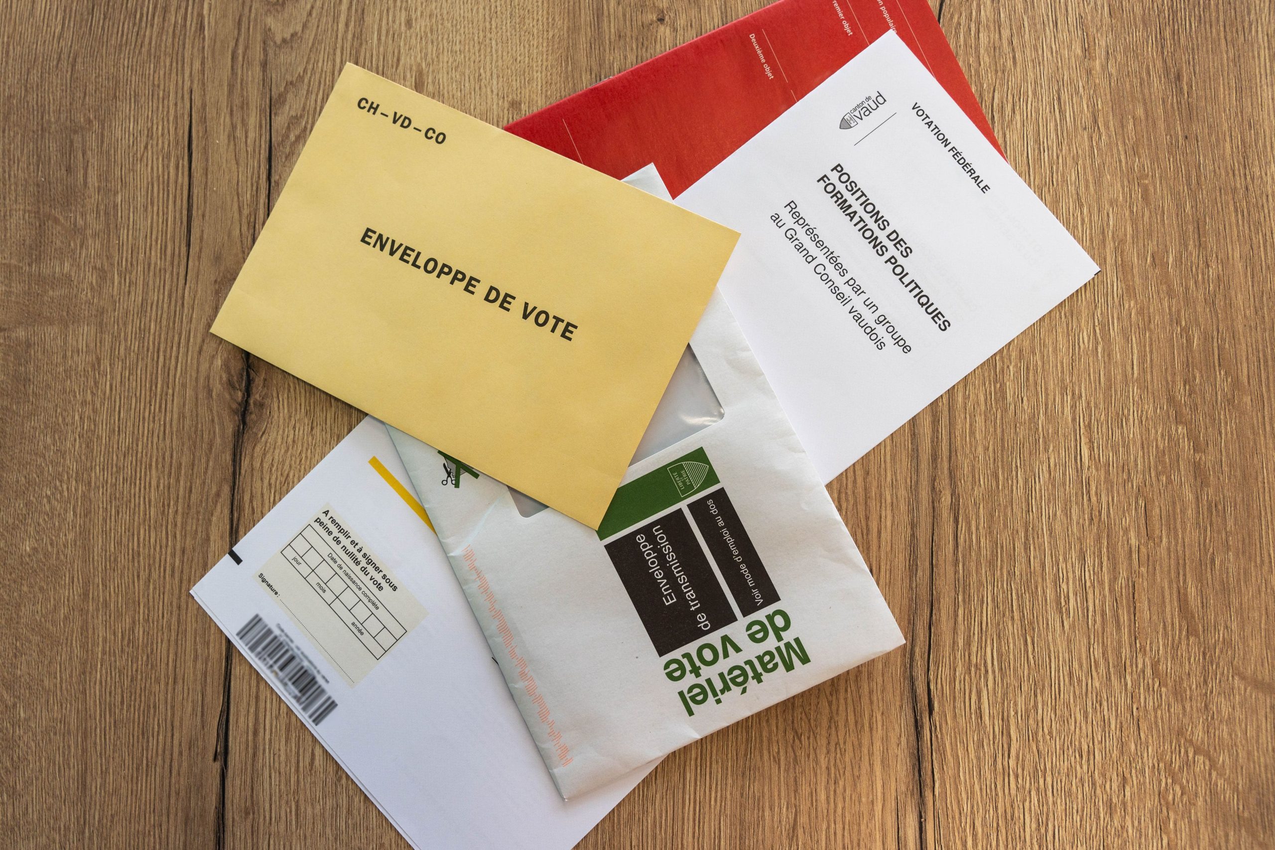 Votations du 30 novembre en Suisse : participez au sondage sur le service citoyen et la politique climatique