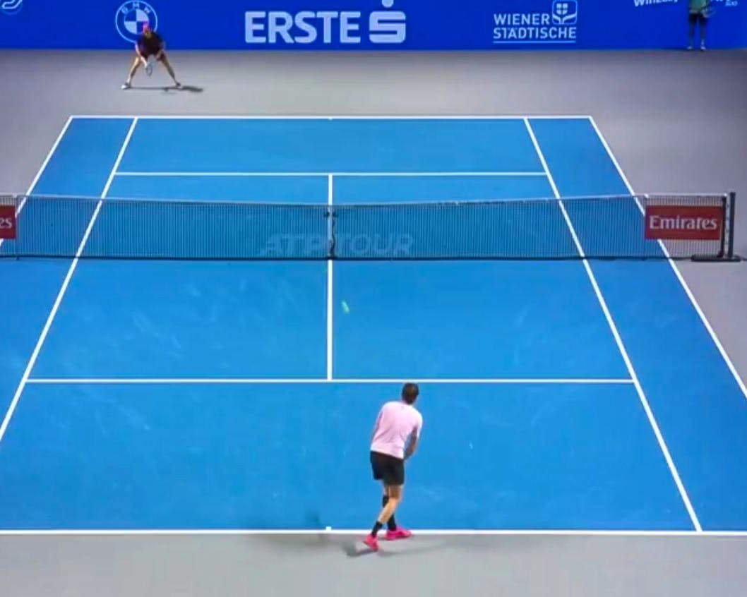 Tennis à Vienne : Bublik surprend Sinner avec un ace à la cuillère en quarts de finale