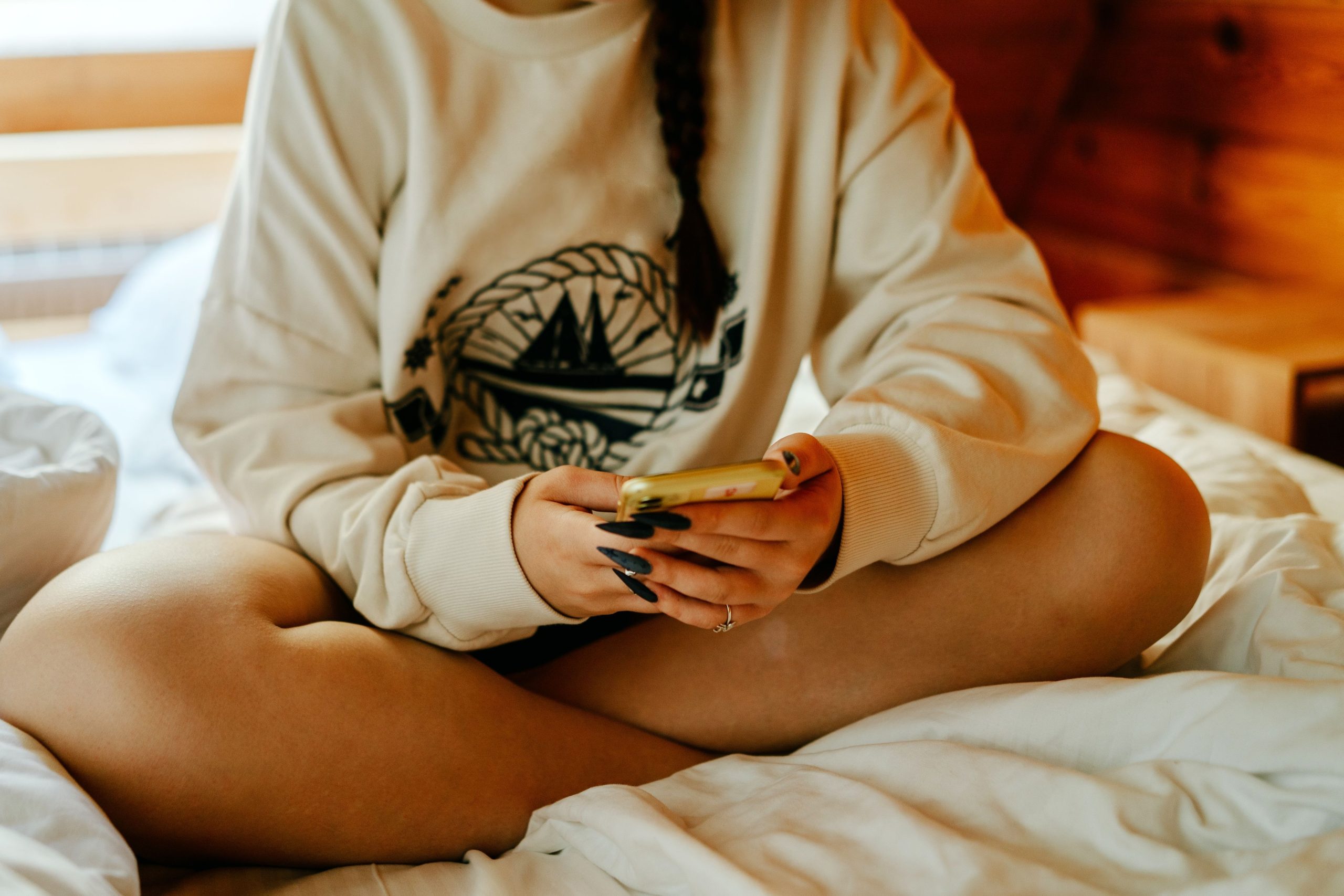 Mot de passe sur France 2 : Camille Cerf prend les commandes après le départ de Laurence Boccolini