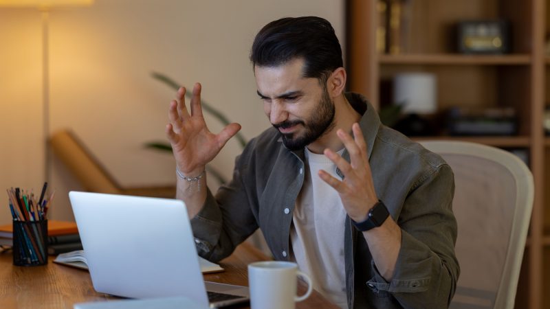 Aux Pays-Bas, l’AP appelle à préserver le contact humain face aux chatbots IA