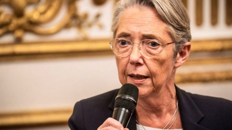 Elisabeth Borne ouvre la porte à une suspension éventuelle de la réforme des retraites et appelle au dialogue