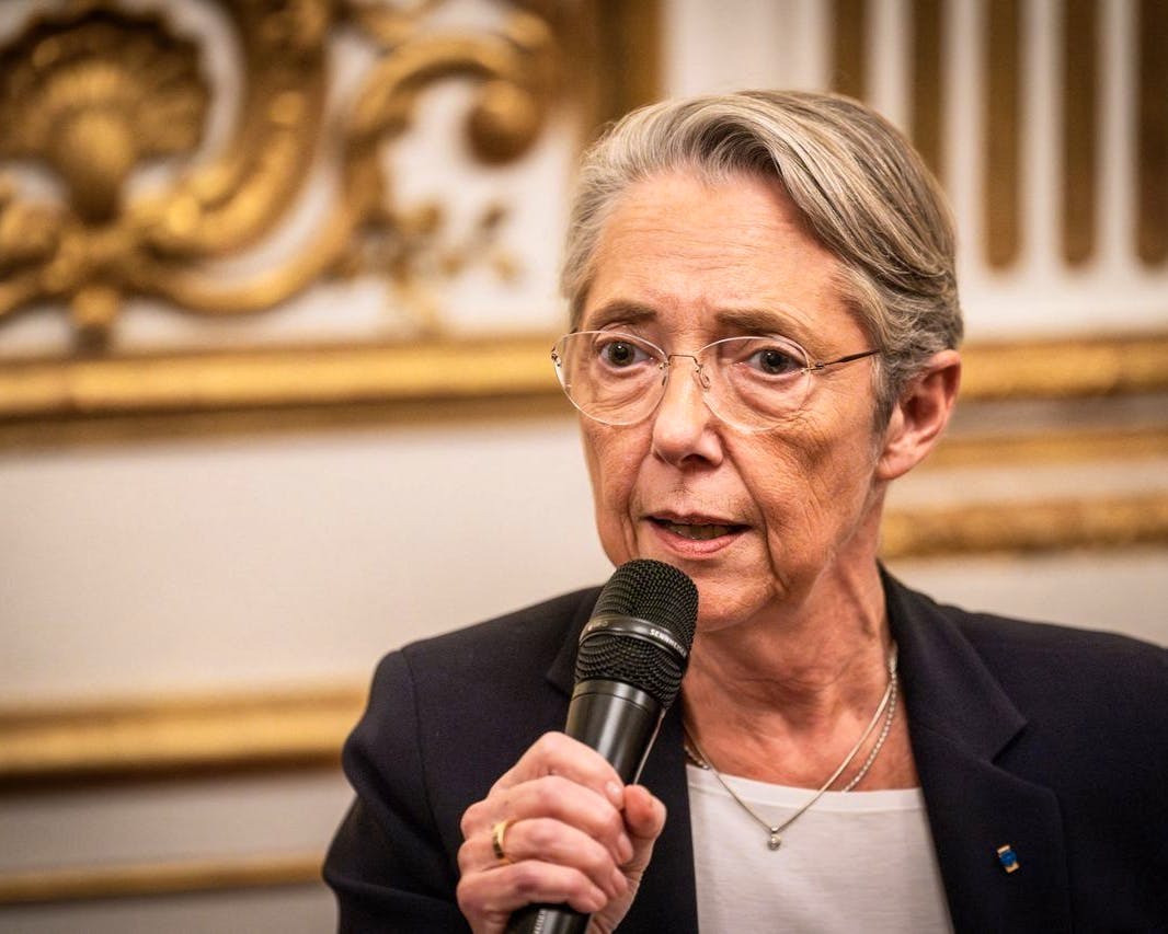 Elisabeth Borne ouvre la porte à une suspension éventuelle de la réforme des retraites et appelle au dialogue
