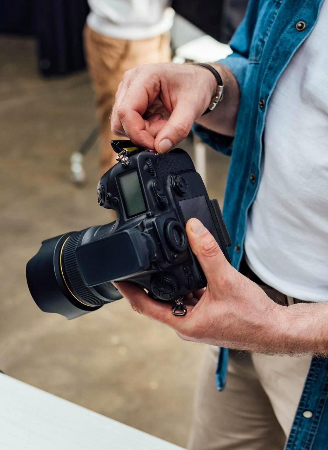 Tribunal fédéral : six ans de prison pour un photographe condamné pour viols et contraintes sexuelles, confirmation de la décision