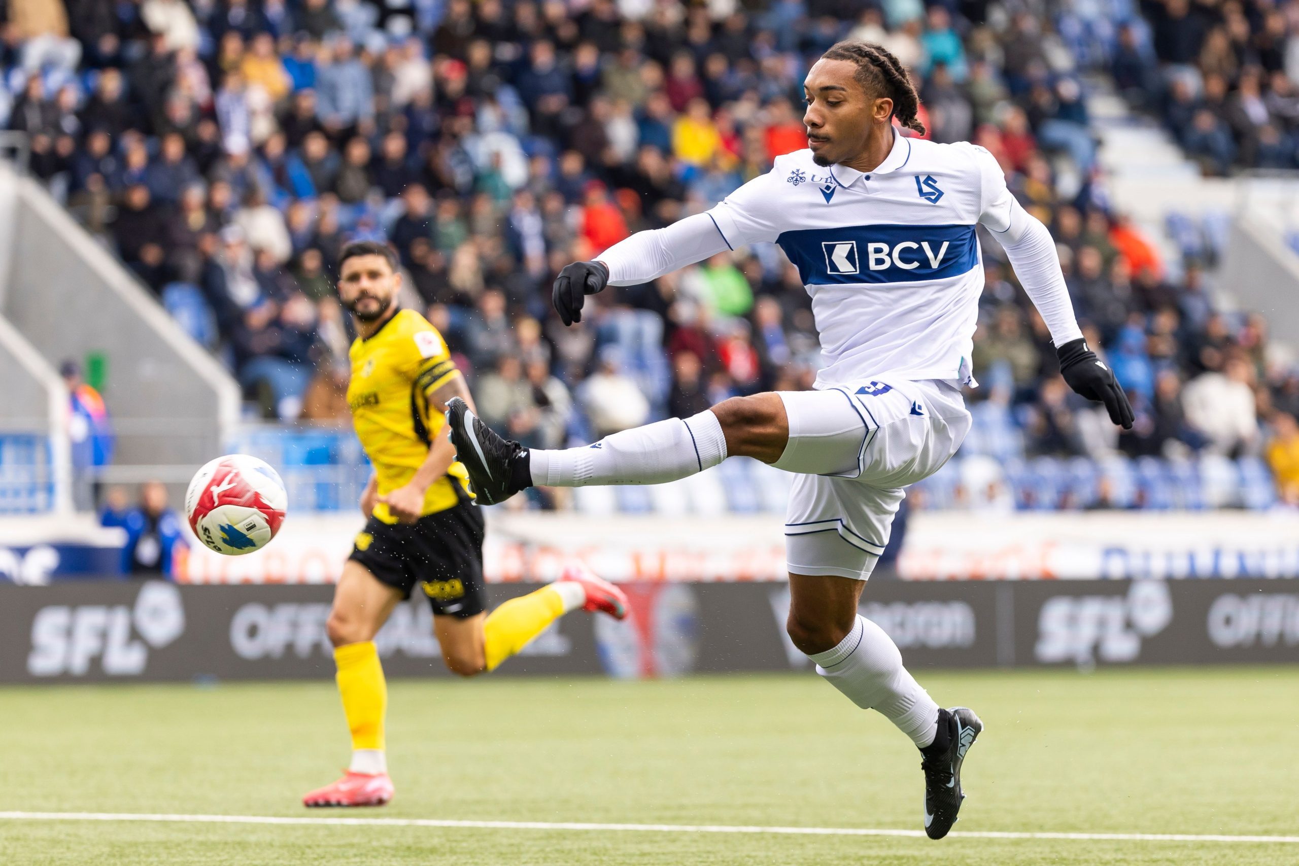 Theo Bair signe un triplé et offre la victoire au Lausanne-Sport