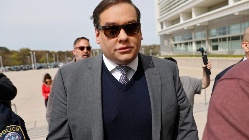 Trump affirme avoir commué la peine de George Santos, ancien élu républicain