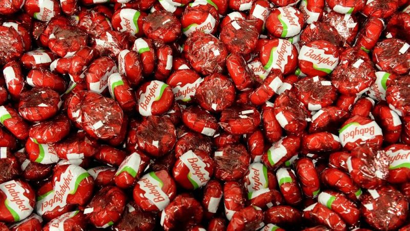 Le papier s’impose progressivement dans l’emballage des Babybel et des fromages Bel